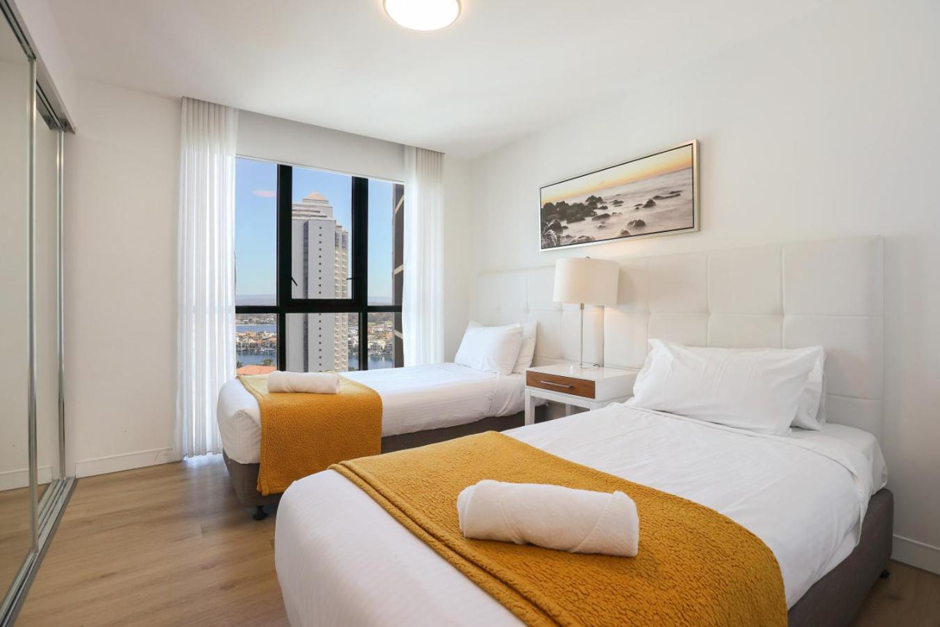 Rhapsody Surfers Paradise Beachfront Sleeps 6 - Optimise Apartment